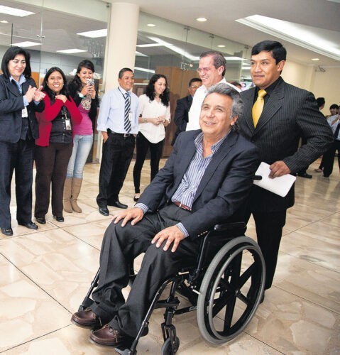 Vammaisten oikeuksien edelläkävijä Moreno johtaa nyt Ecuadoria
