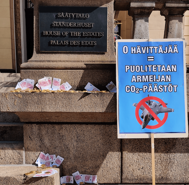 Rauhanjärjestöjen viesti budjettineuvotteluihin: Yli 10 miljardia taivaan tuuliin? Hävittäjähankinnat harkintaan!