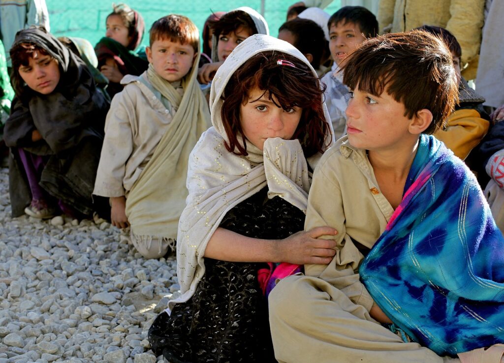 Talibanin väärinkäytökset ja avustusleikkaukset vaarantavat miljoonien terveyden Afganistanissa