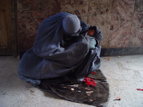 Woman_beggar_in_Kabul_(50941725937)