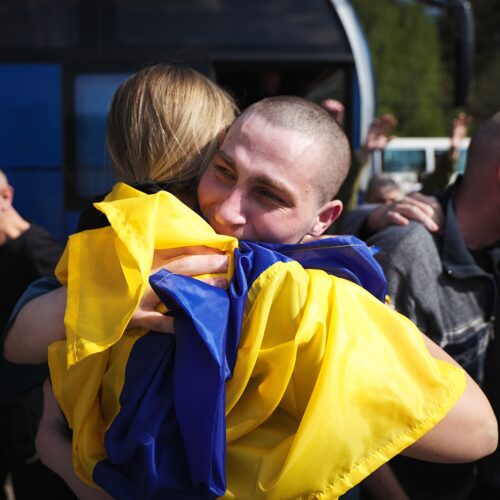 Hugging_at_exchange_of_prisoners_of_war_event_in_Ukraine_on_23_May_2025_(cropped)