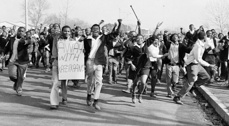 Päivä, jolloin Etelä-Afrikan apartheid-hallinnon lähtölaskenta alkoi: 50 vuotta Soweton kansannoususta
